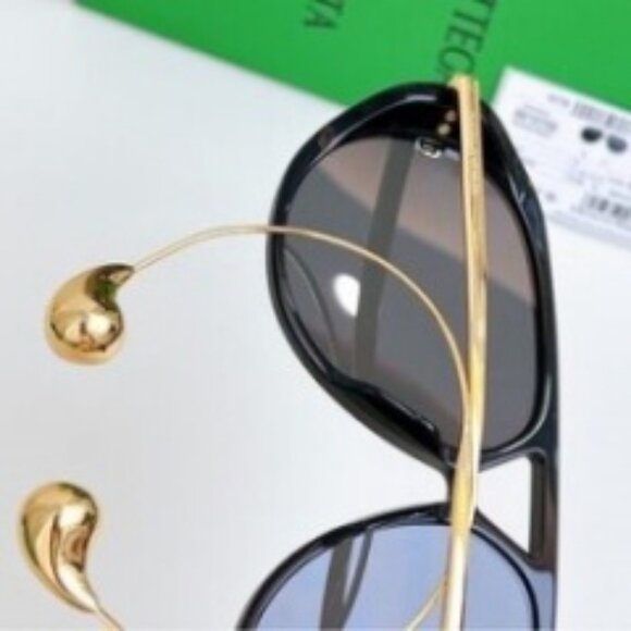 Bottega Veneta’s Stylish Black Gradient Lenses main image 6